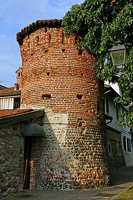 Torre angolare (Foto di Alessandro Vecchi - CC-BY-SA 2008)
